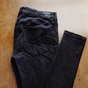 black distressed skinny jeans